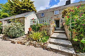 Farm Cottage - steps to the entrance