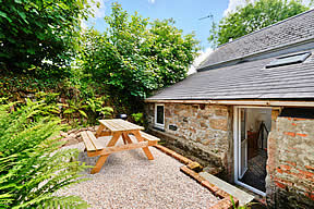 Farm Cottage - private patio
