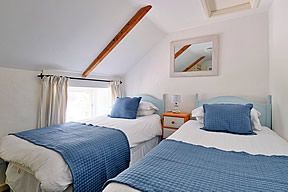 Waterside Cottage - twin bedroom